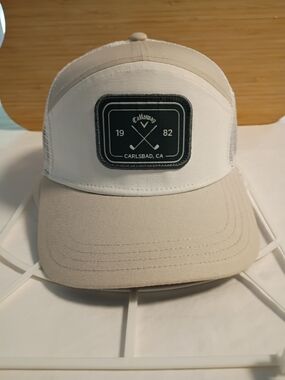 Callaway Men's Two-Tone Beige and White Trucker Cap